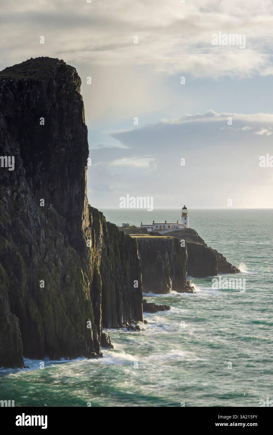 Phare de Neist point sur l'île de Skye, en Écosse. Hiver (février) 2025. Banque D'Images