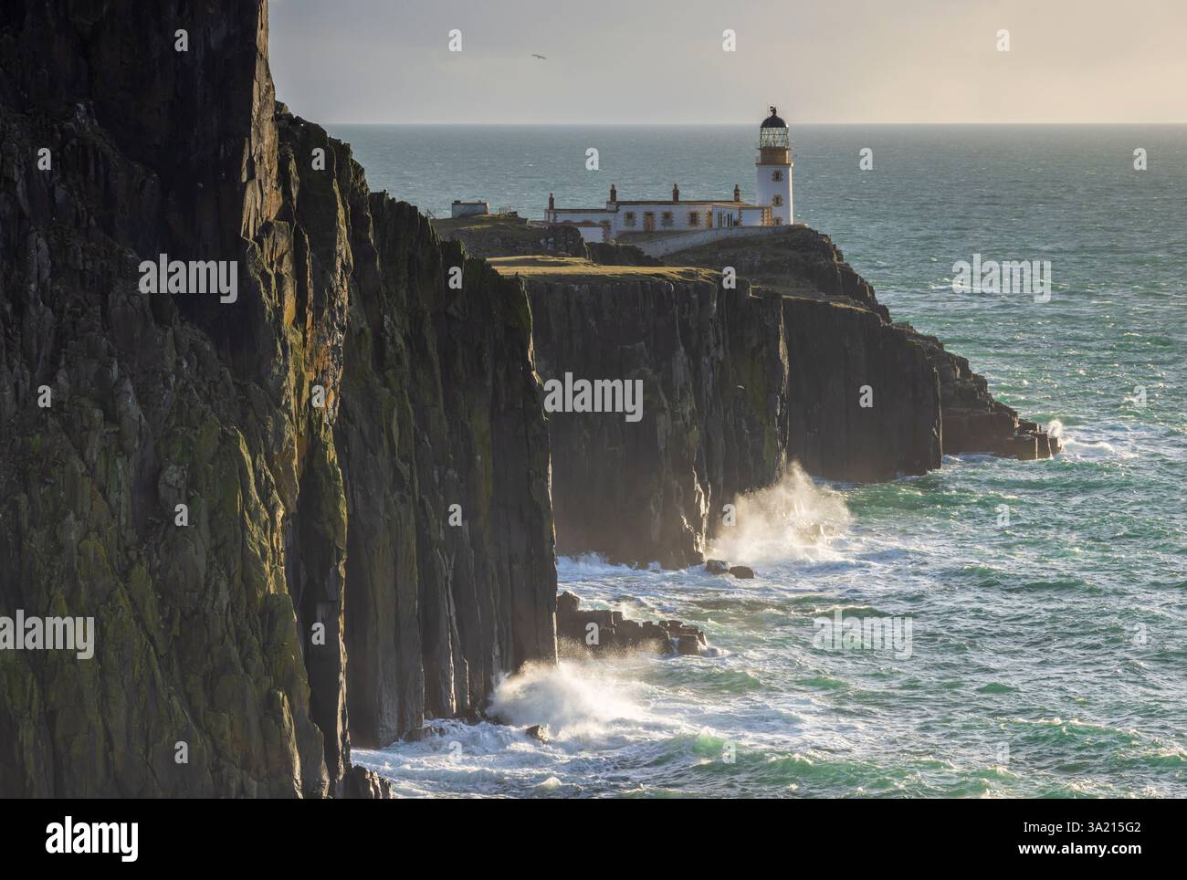 Phare de Neist point sur l'île de Skye, en Écosse. Hiver (février) 2025. Banque D'Images