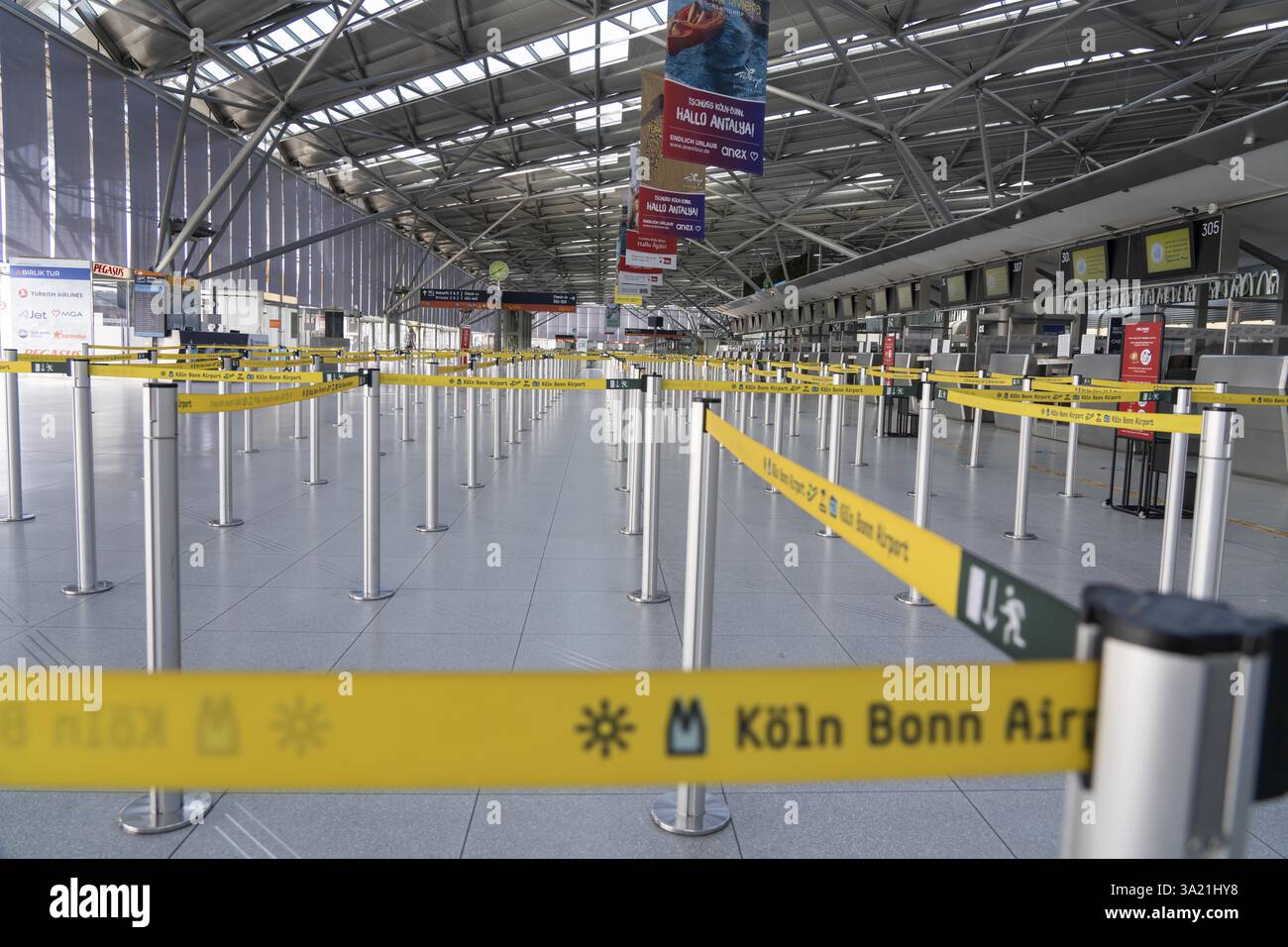 Aéroport de Cologne-Bonn, grève d'avertissement du syndicat Verdi, grève des travailleurs de la fonction publique et de l'assistance au sol, presque tous les vols annulés à C Banque D'Images