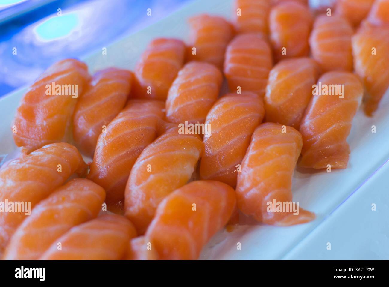 Buffets de sushis au saumon sashimi à l'hôtel Thai Banque D'Images