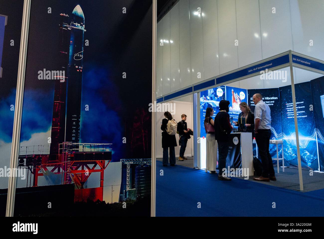 Excel London, Newham, Londres, Royaume-Uni. 11 mars 2025. Plus de 200 exposants exposent leurs produits liés à l'espace lors de l'événement avec plus de 150 conférenciers mondiaux qui prennent la parole pour discuter de l'avenir de l'industrie. Le Royaume-Uni vise à conquérir 10 % du marché spatial mondial d'ici 2030, avec un objectif de chiffre d'affaires annuel de 40 milliards de livres sterling Banque D'Images