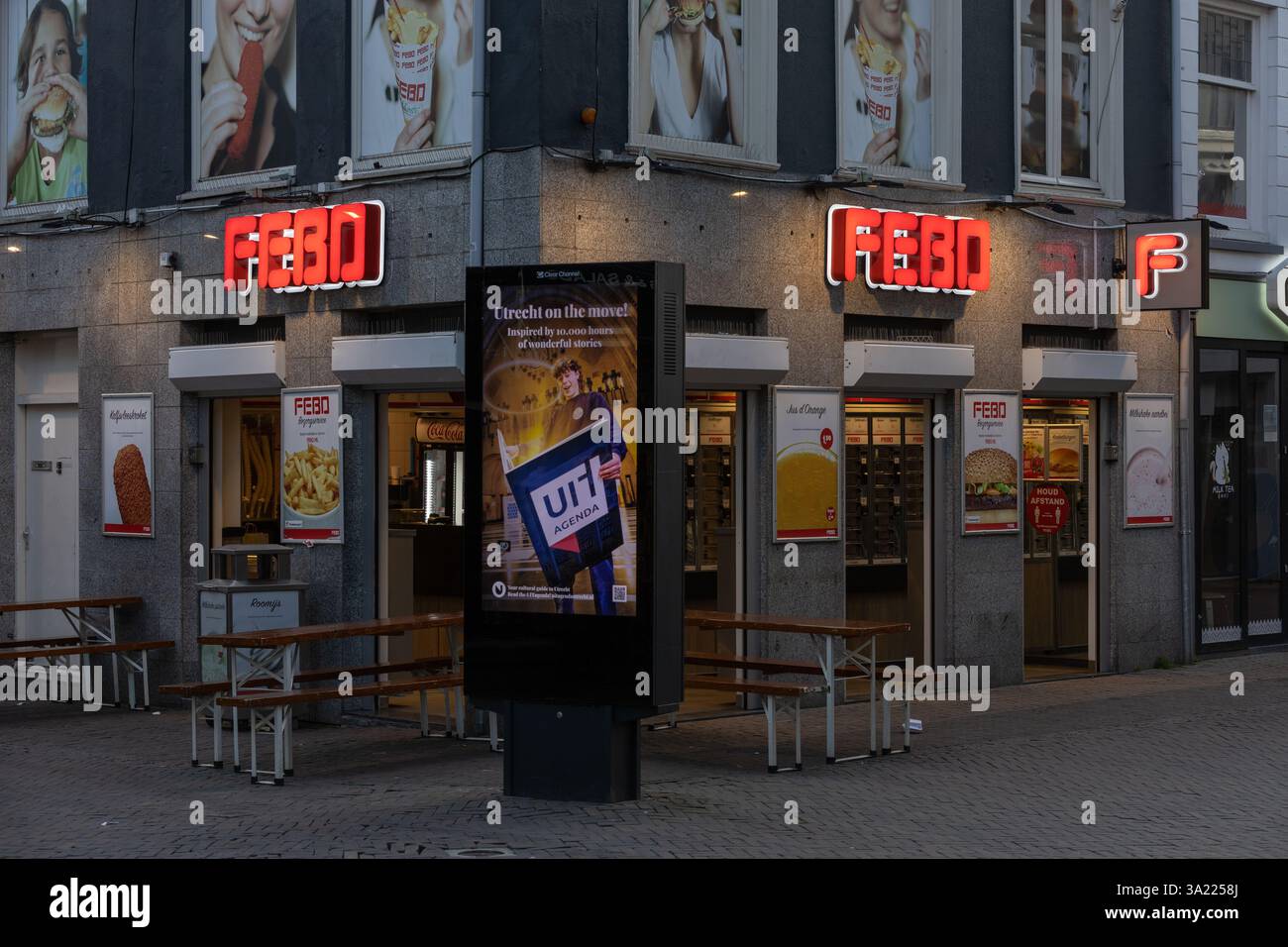 Febo logo signe avec spot light, Une chaîne fastfood dans les rues des pays-Bas. Banque D'Images