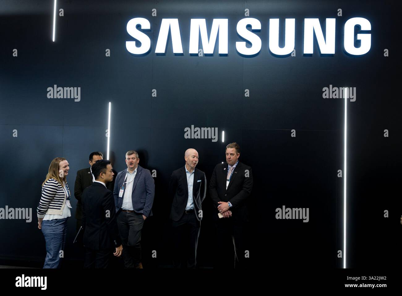 Barcelone, Espagne - 4 mars 2025 : le logo du fabricant coréen de téléphones mobiles et d'ordinateurs Samsung est vu au Mobile World Congress 2025 (MWC) à Banque D'Images