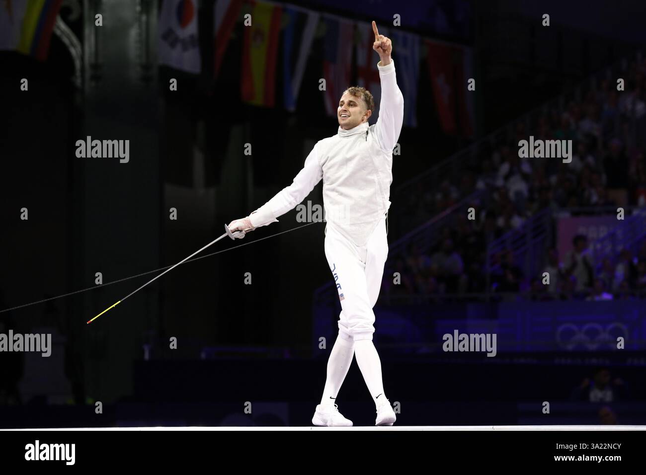 29 juillet 2024 - Paris, France : Nick Itkin des États-Unis réagit à la défaite de Kazuki Iimura du Japon dans l'épreuve d'escrime individuelle de Bronze me Banque D'Images