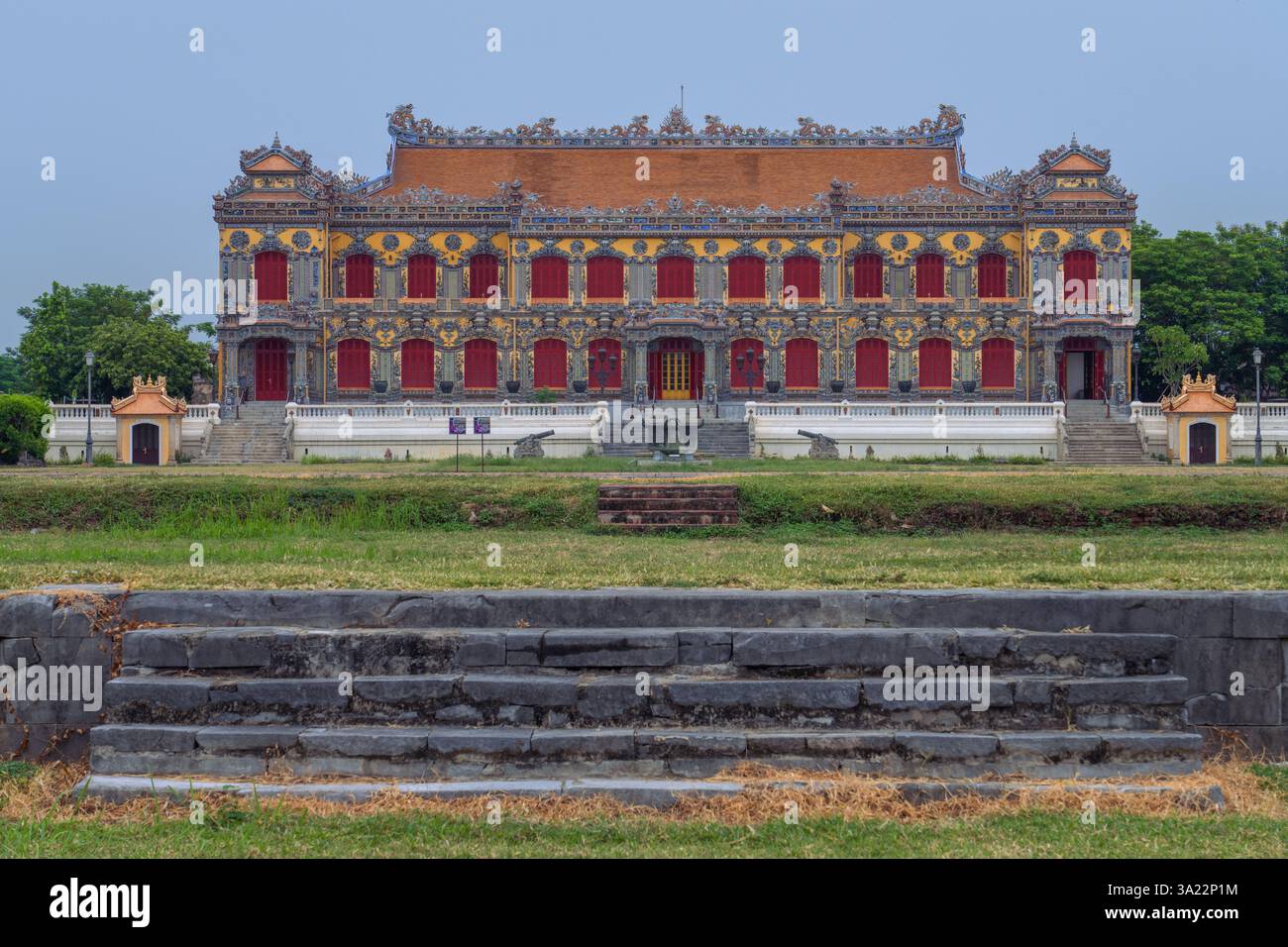 Architecture historique traditionnelle à l'intérieur du palais impérial de Hué, célèbre site du patrimoine mondial de l'UNESCO et destination de voyage populaire le 06 septembre, Banque D'Images