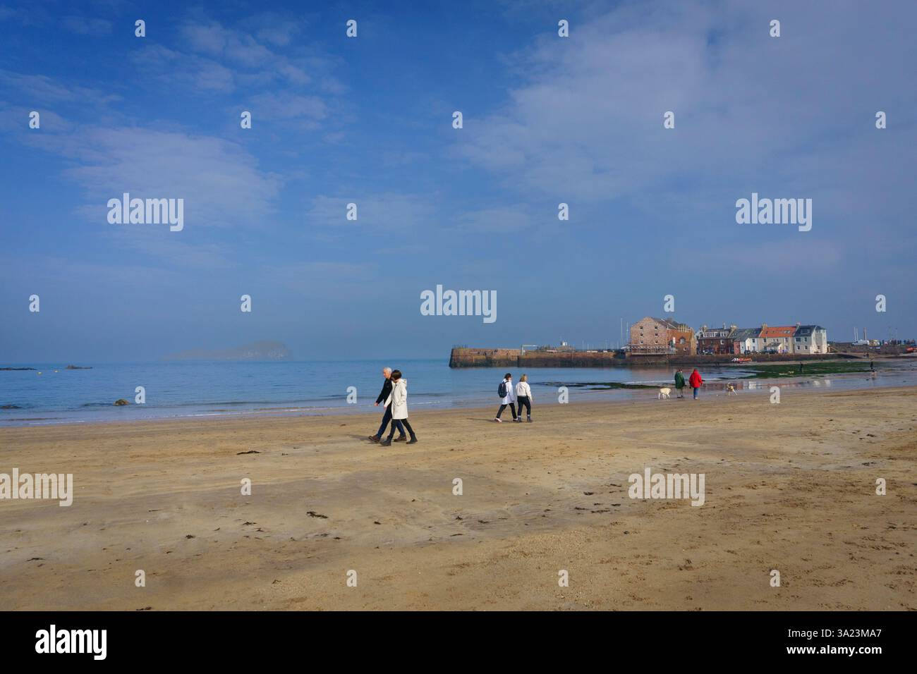 Un après-midi de printemps ensoleillé dans la ville côtière de North Berwick, en Écosse Banque D'Images