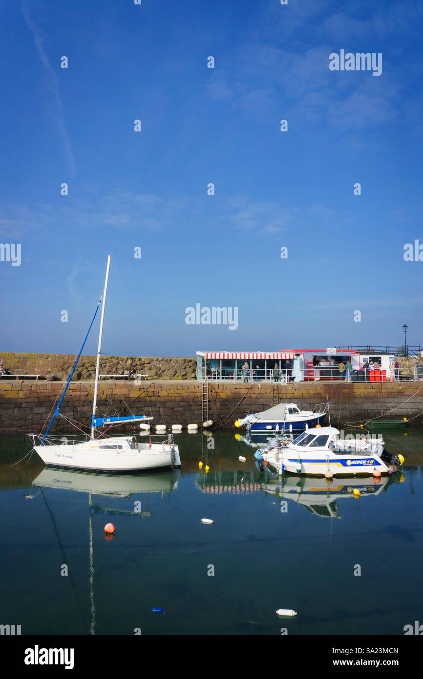 Un après-midi de printemps ensoleillé dans la ville côtière de North Berwick, en Écosse Banque D'Images