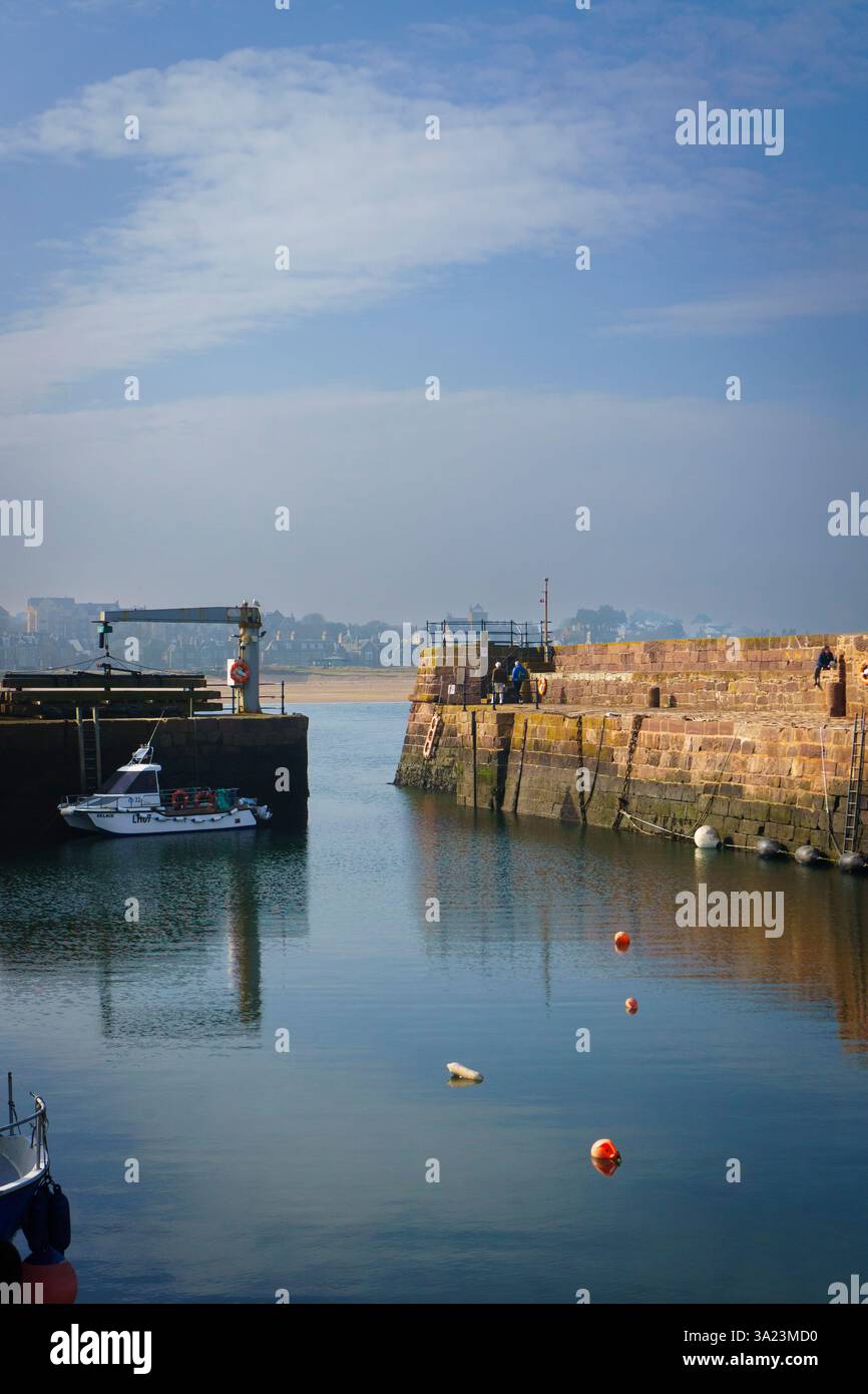 Un après-midi de printemps ensoleillé dans la ville côtière de North Berwick, en Écosse Banque D'Images