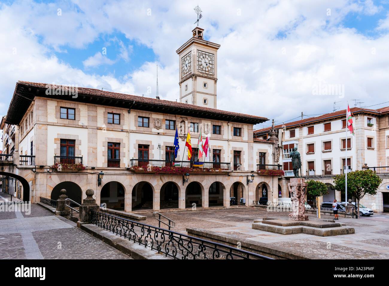 ForU plaza et Gernika-Lumo bâtiment de la mairie. Gernika, Biscaye, pays Basque, Espagne, Europe Banque D'Images