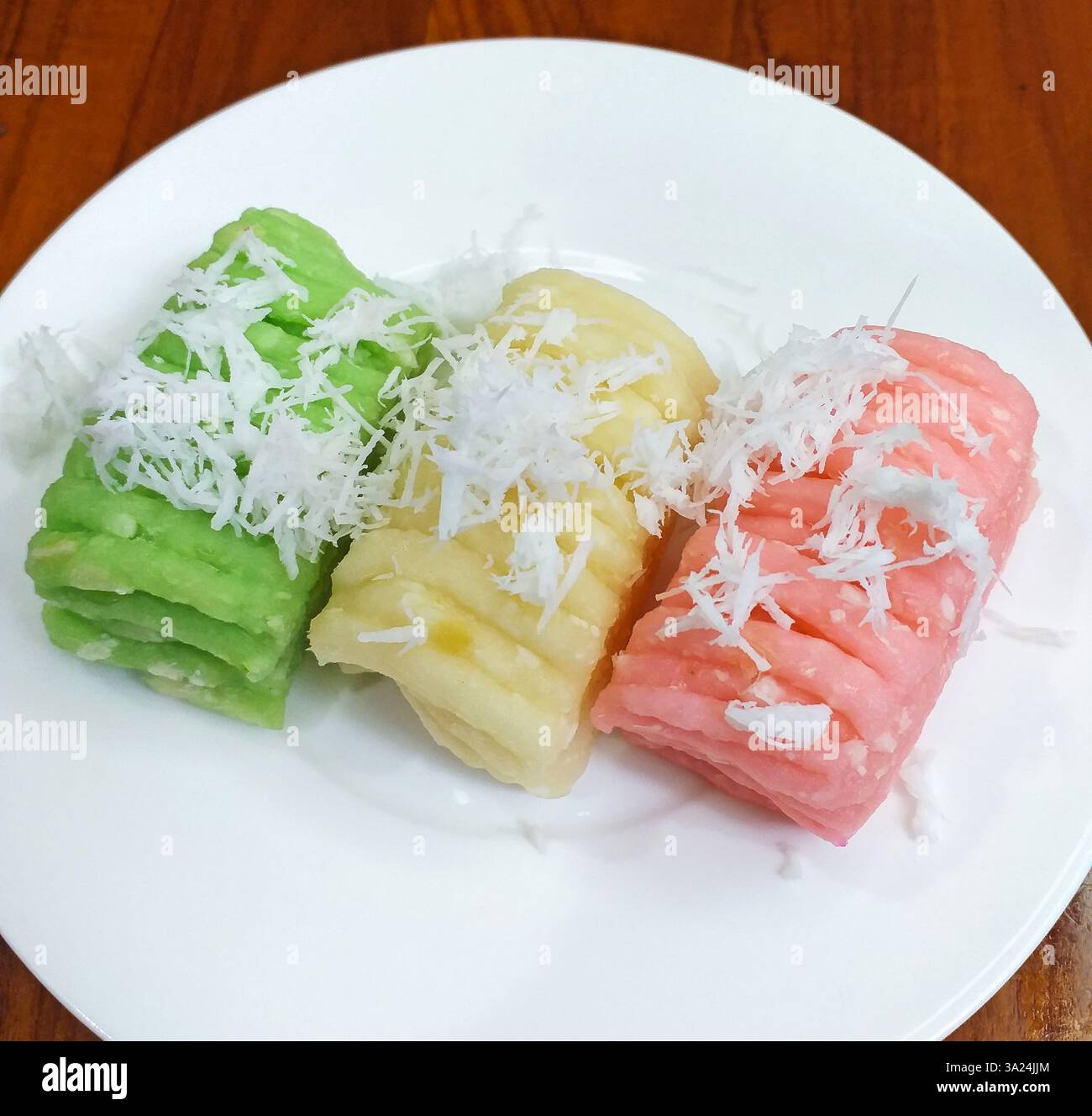 Getuk Lindri ou Gethuk, un gâteau de manioc javanais - indonésien. Banque D'Images
