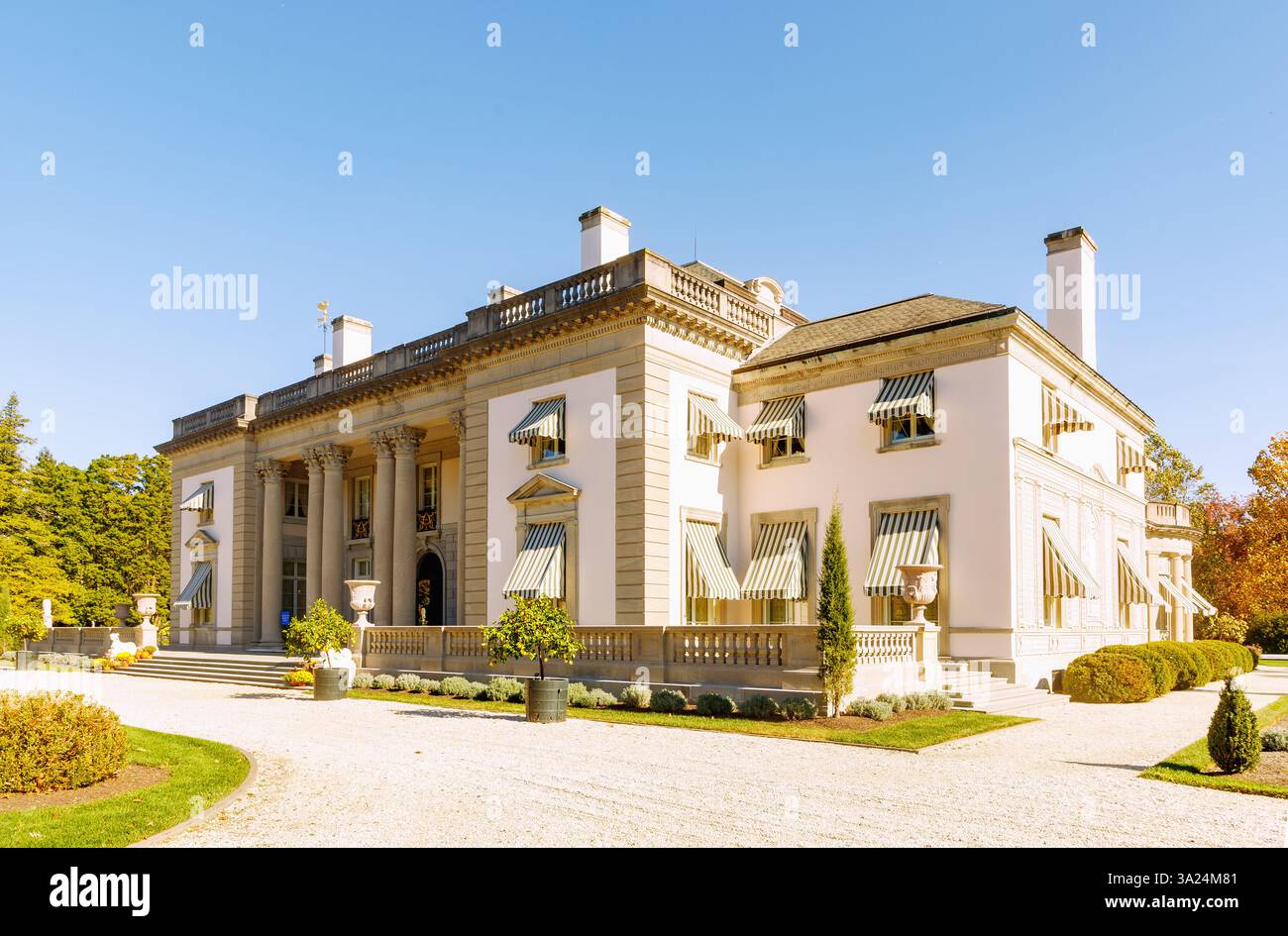 Domaine de Nemours avec jardins et vue sur Nemours Mansion près de Wilmington, New Castle County Delaware, États-Unis Banque D'Images