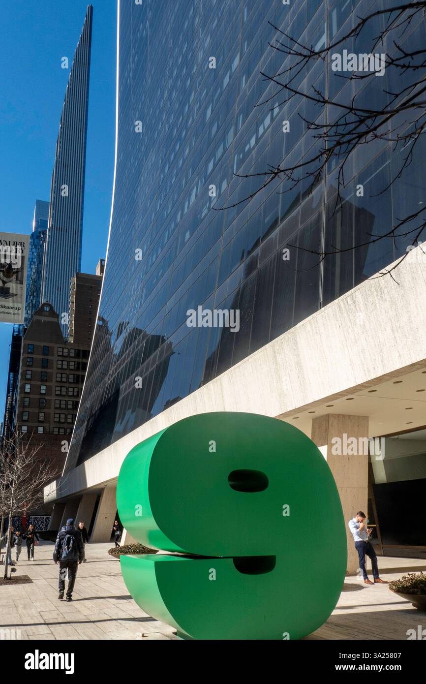 Le bâtiment Solow est un gratte-ciel de 50 étages situé au 9 W. 57th Street, 2025, New York City, États-Unis Banque D'Images