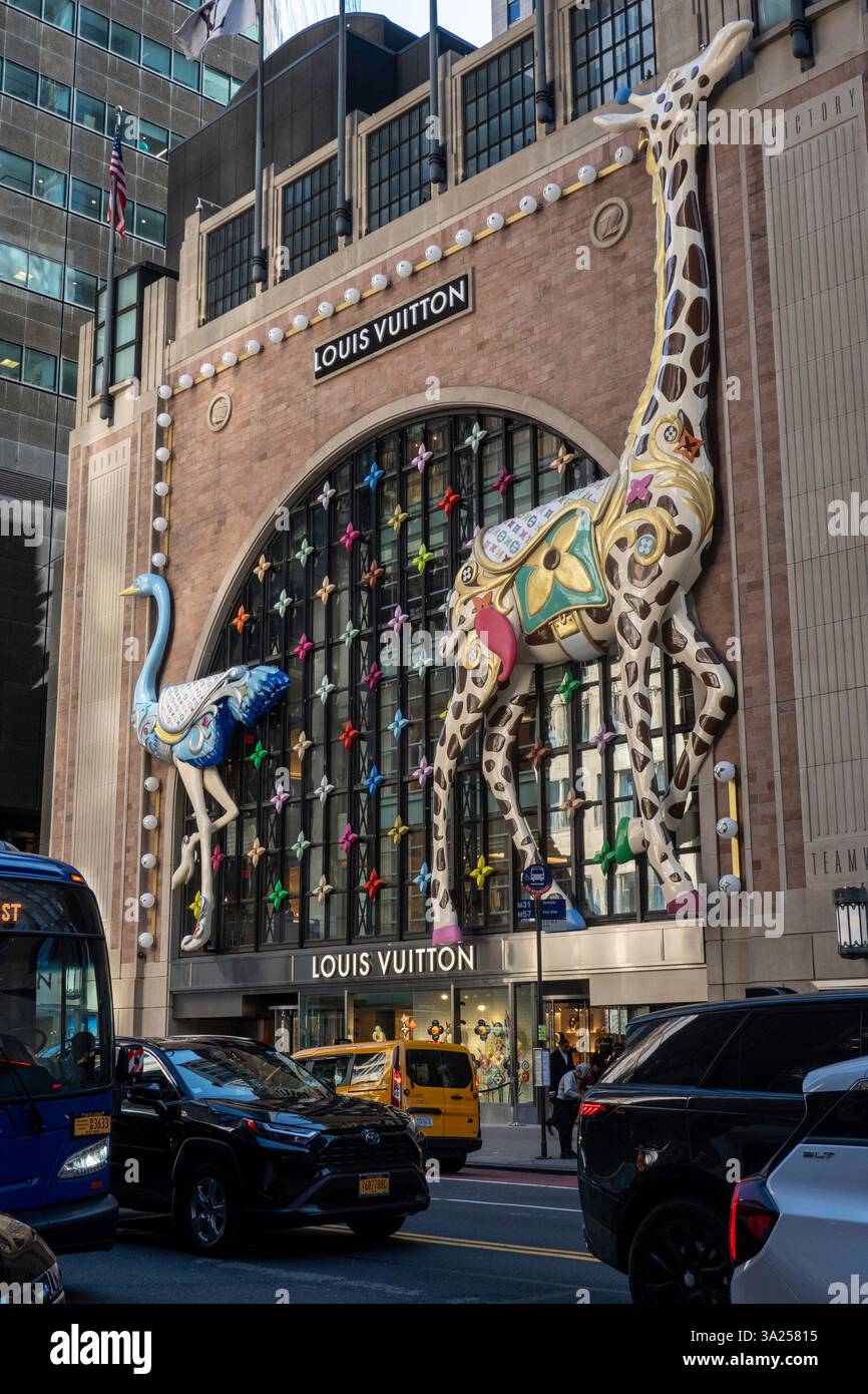 Le magasin temporaire Louis Vuitton a déménagé au 6 E. 57th équipé, 2025, New York City, USA Banque D'Images