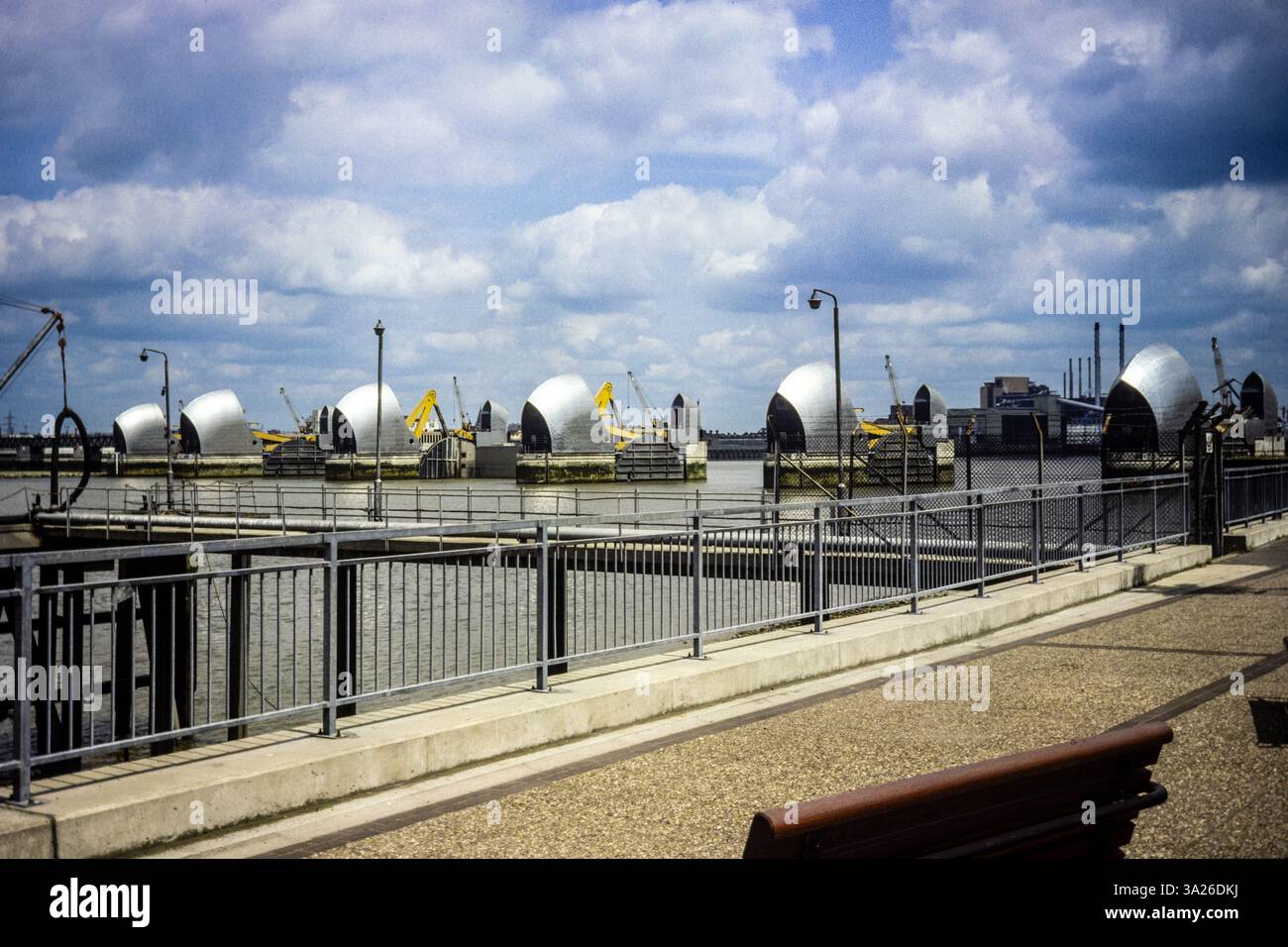 Une photo vintage de la barrière de la Tamise Banque D'Images