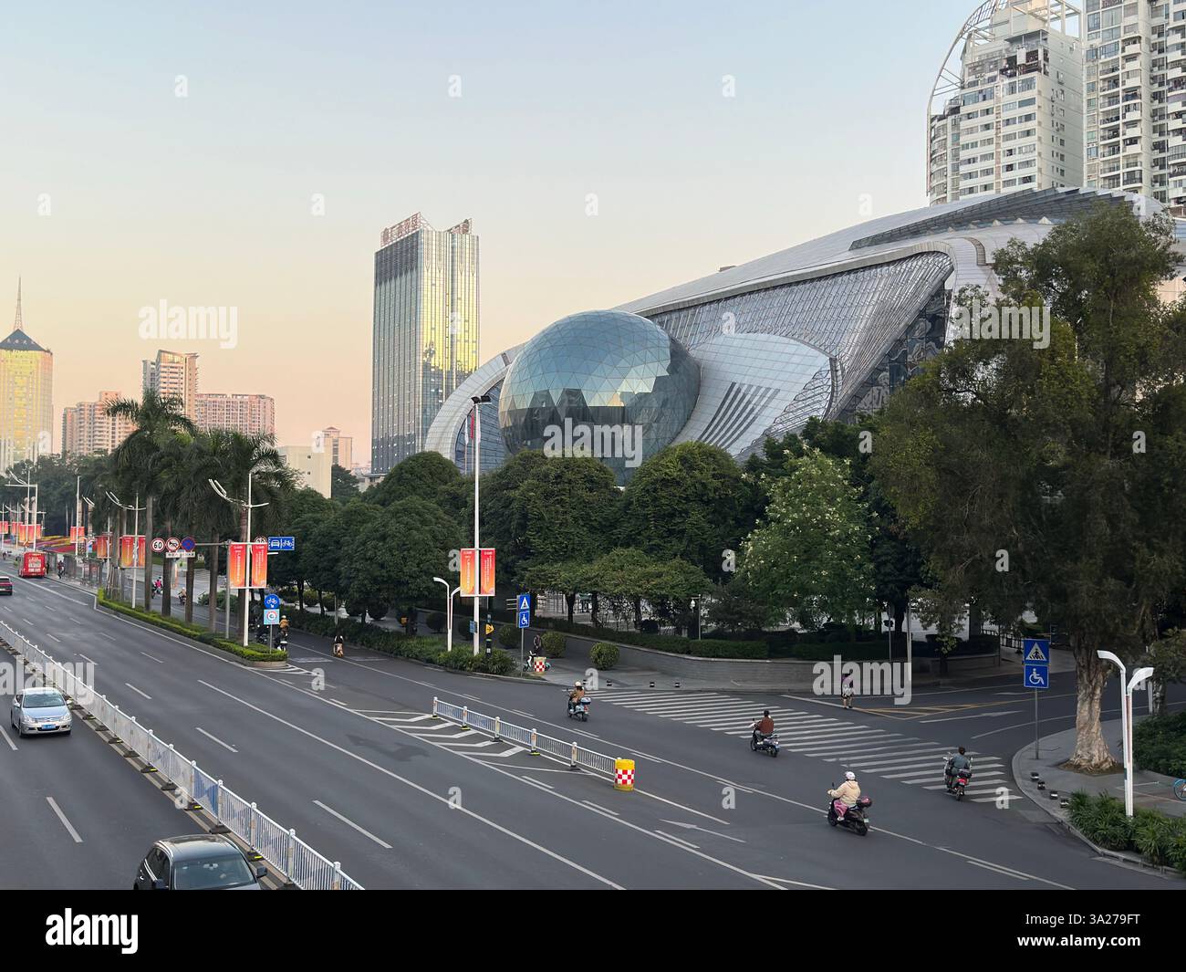 Nanning, Chine - 20 novembre 2023. Musée des sciences et de la technologie de Guangxi. - Image de stock capturée avec un smartphone