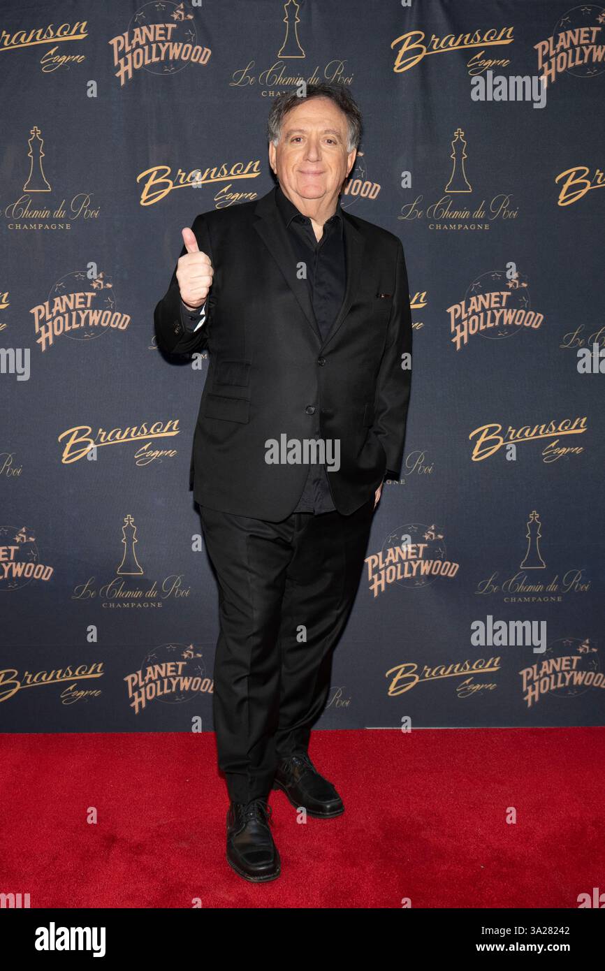 New York, NY le 11 mars 2025, Robert Earl assiste à la grande soirée d'ouverture du Planet Hollywood au Planet Hollywood New York à New York, NY le 11 mars 2025. (Photo de David Warren /Sipa? USA) crédit : Sipa USA/Alamy Live News Banque D'Images