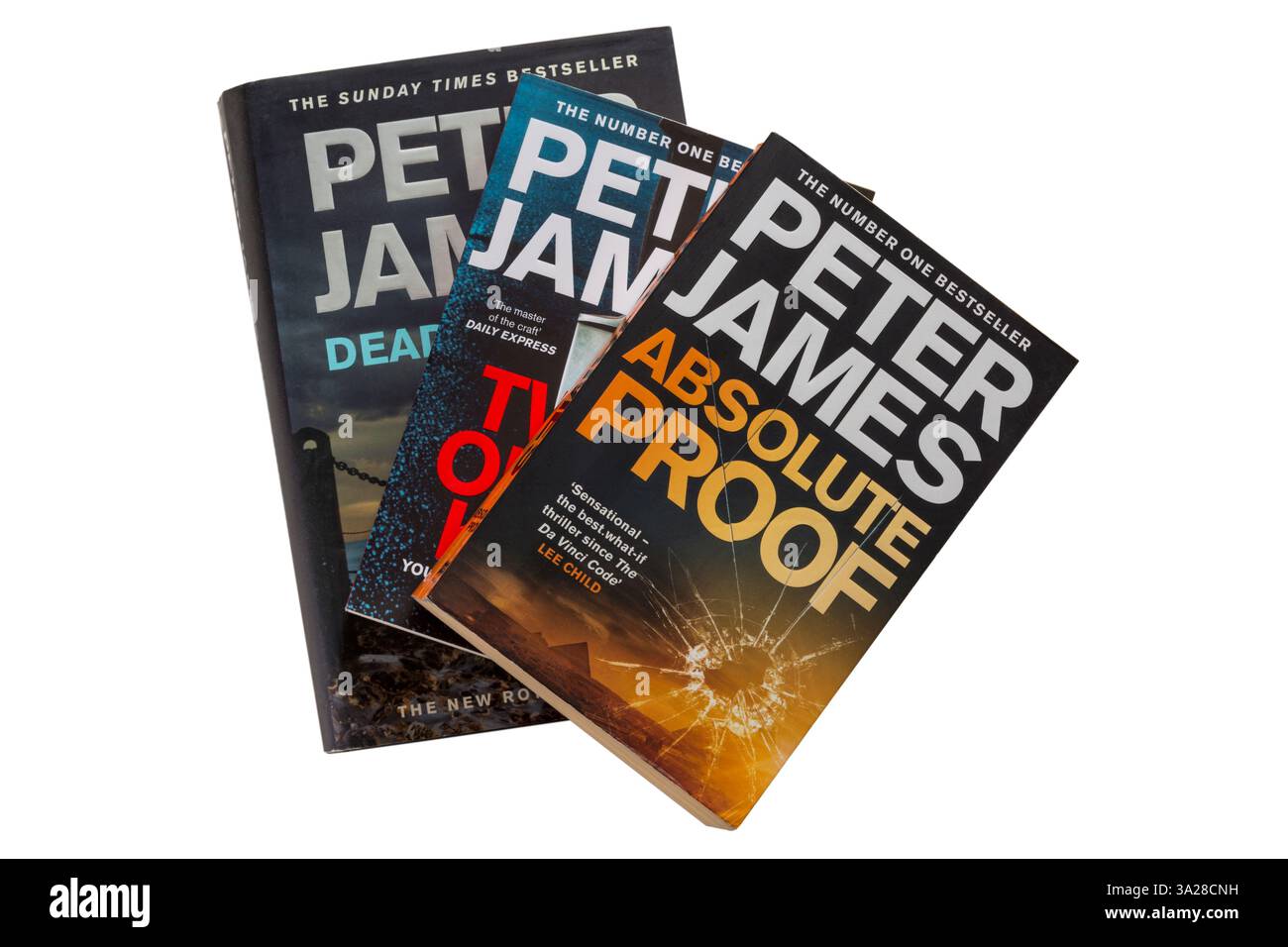 Sélection de livres Peter James avec livre de preuve absolu sur le dessus isolé sur fond blanc Banque D'Images
