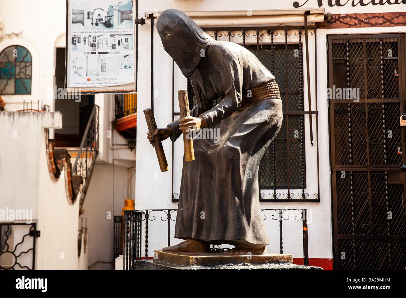 Taxco, Mexique - 18 novembre 2024 : Monument aux processions traditionnelles de la semaine Sainte dans la magnifique ville magique de Taxco de Alarcon. Âmes pénitentes Banque D'Images