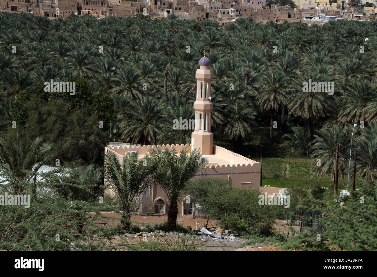 Mosquée sur le bord de la ville abandonnée Wadi Ghul Hajar montagnes Al Hamra Banque D'Images