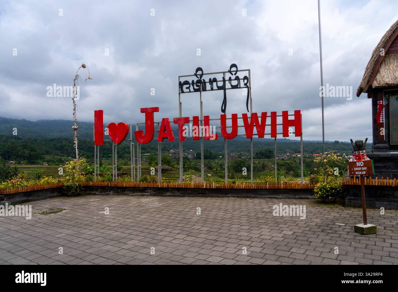 Bali, Indonésie - 13 janvier 2025 : panneau de bienvenue « J’aime Jatiluwih » aux terrasses de riz de Jatiluwih. Bali, Indonésie. Banque D'Images