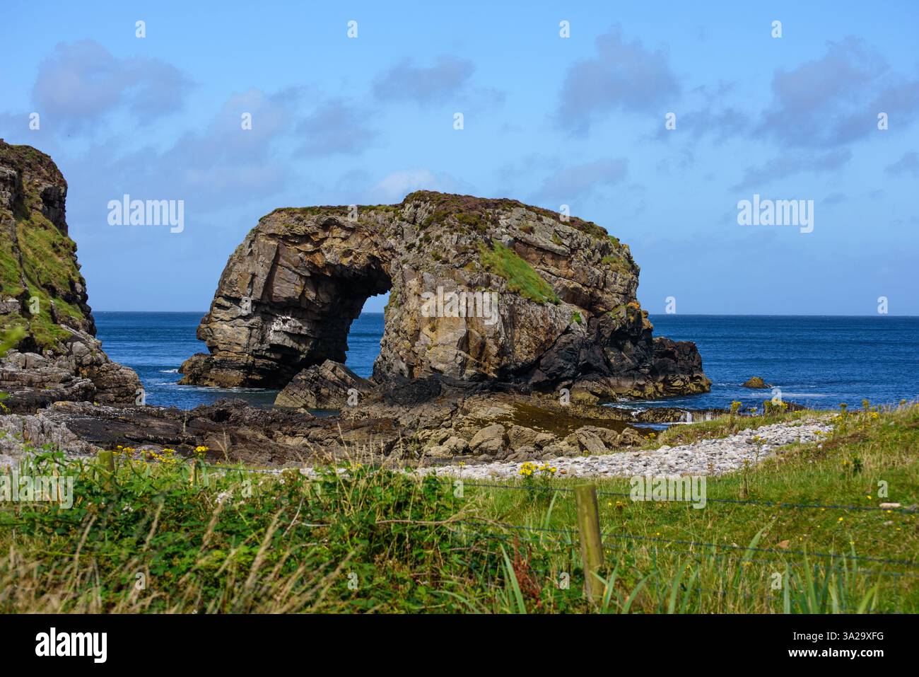 La Grande arche de Pollet la plus grande arche maritime d'Irlande dans le comté de Donegal, péninsule de Fanad, Banque D'Images