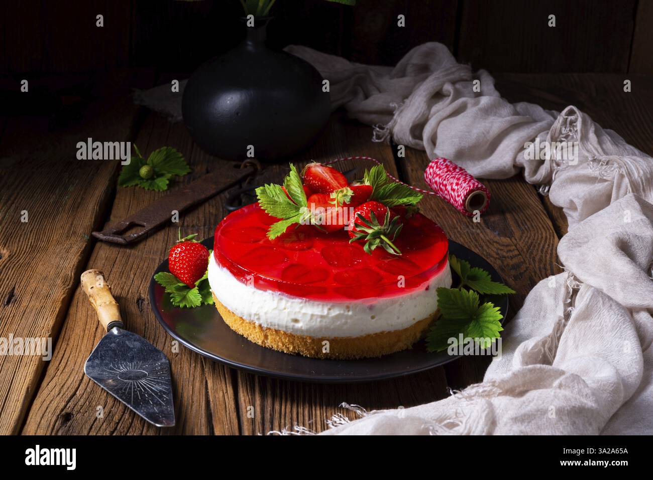 Délicieux gâteau à la crème de quark aux fraises Banque D'Images Délicieux gâteau à la crème de quark aux fraises Banque D'Images