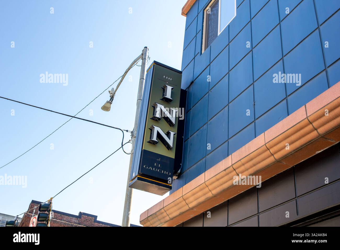 Seattle, Washington, États-Unis - 04-29-2019, une vue d'un panneau d'hôtel pour l'auberge à El Gaucho. Banque D'Images