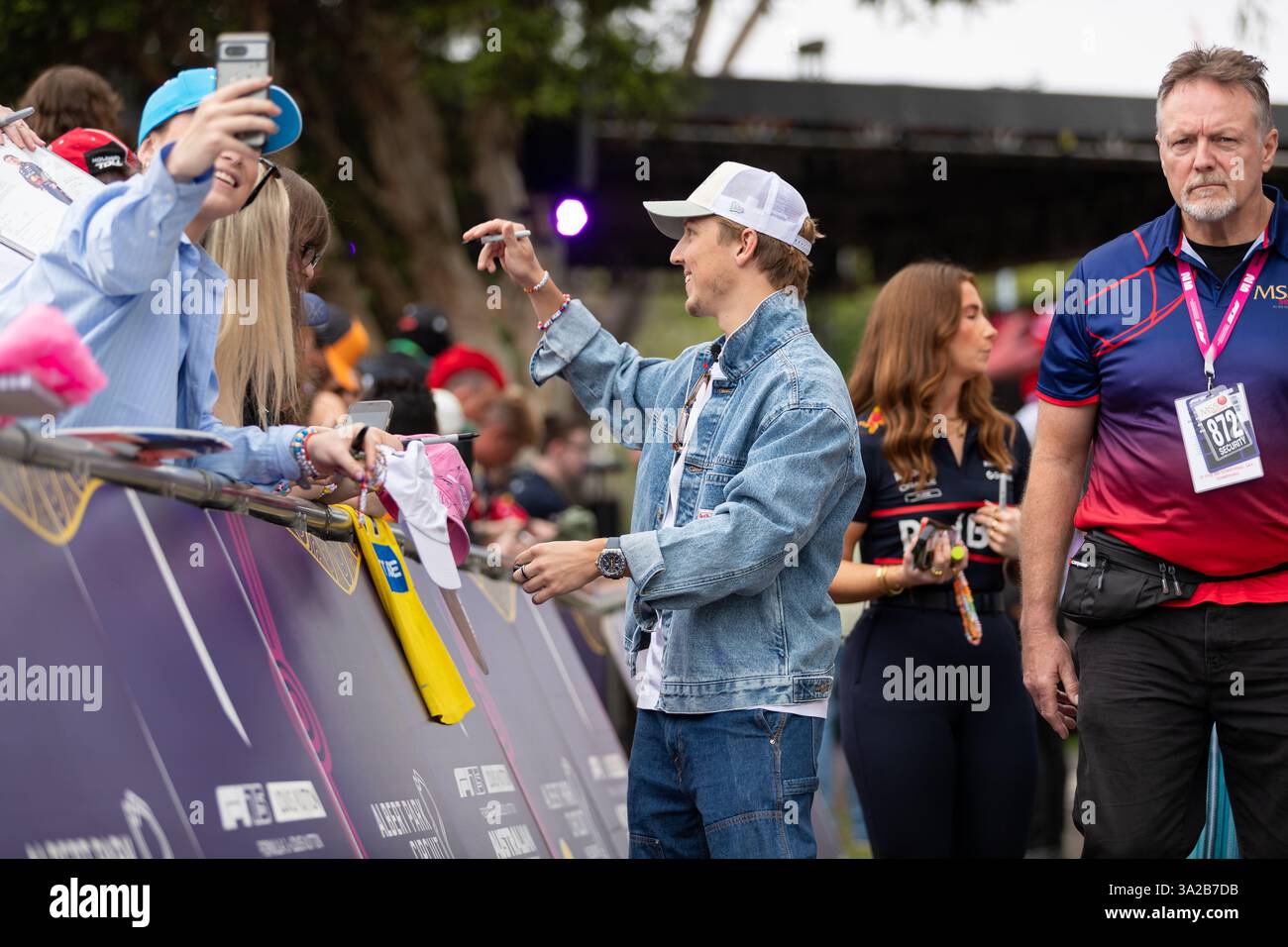Albert Park, Australie, 13 mars 2025. Liam Lawson (NZL) conduisant pour Oracle Red Bull Racing est vu sur Melbourne Walk lors du Grand Prix d'Australie Louis Vuitton 2025 de formule 1 sur le circuit du Grand Prix de Melbourne le 13 mars 2025 à Albert Park, en Australie. Crédit : Dave Hewison/Speed Media/Alamy Live News Banque D'Images