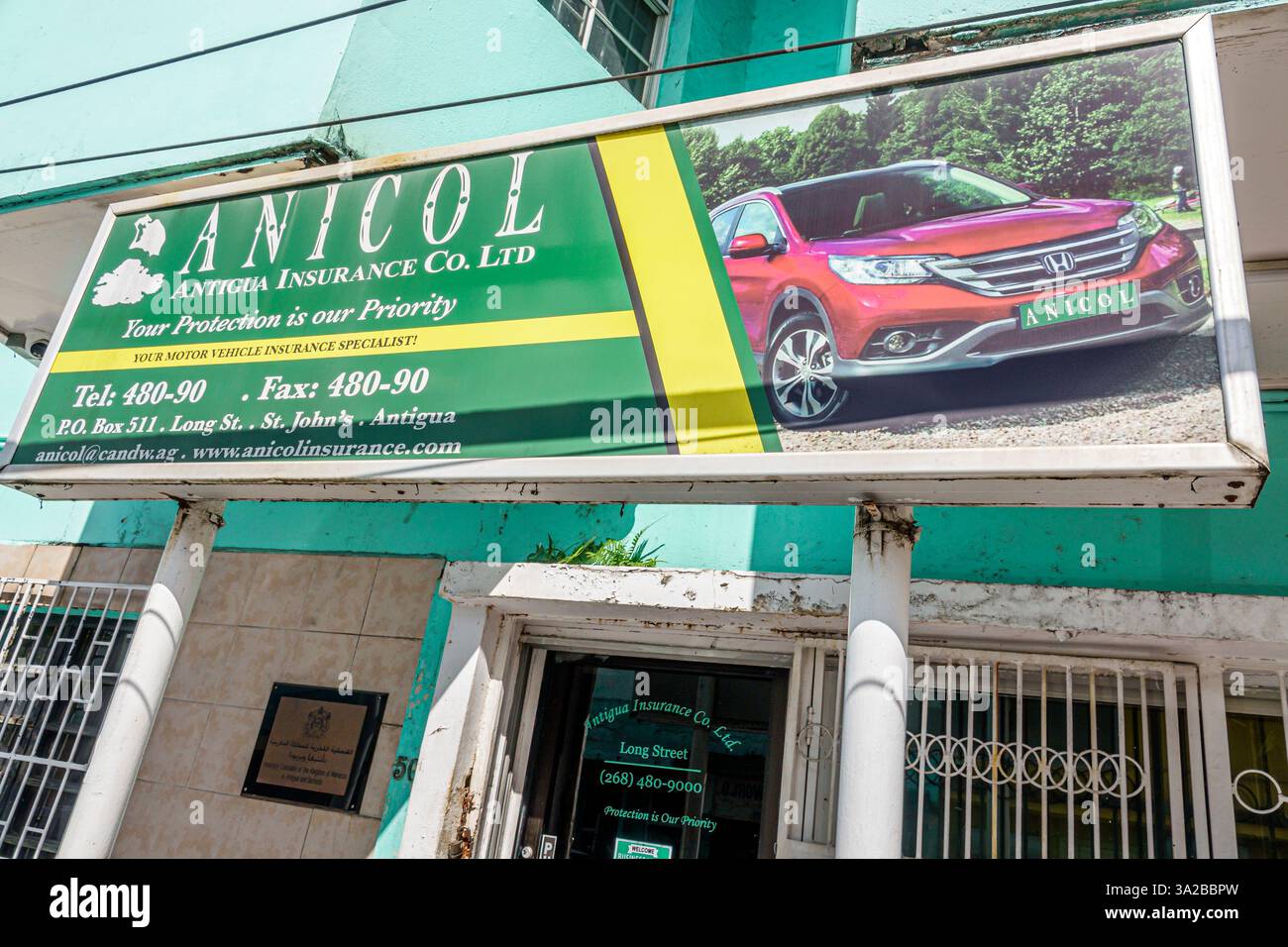 St John's Antigua et Barbuda, long Street, publicité de panneau d'affichage, ANICOL Antigua Insurance Co Ltd, assurance automobile, protection de véhicule, couverture automobile, moteur Banque D'Images St John's Antigua et Barbuda, long Street, publicité de panneau d'affichage, ANICOL Antigua Insurance Co Ltd, assurance automobile, protection de véhicule, couverture automobile, moteur Banque D'Images