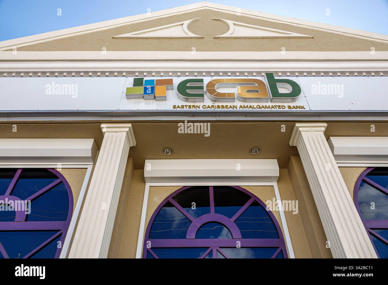 St John's Antigua-et-Barbuda, High Street, ECAB Bank, Eastern Caribbean Amalgamated Bank, institution financière extérieure, services bancaires, commerce Banque D'Images