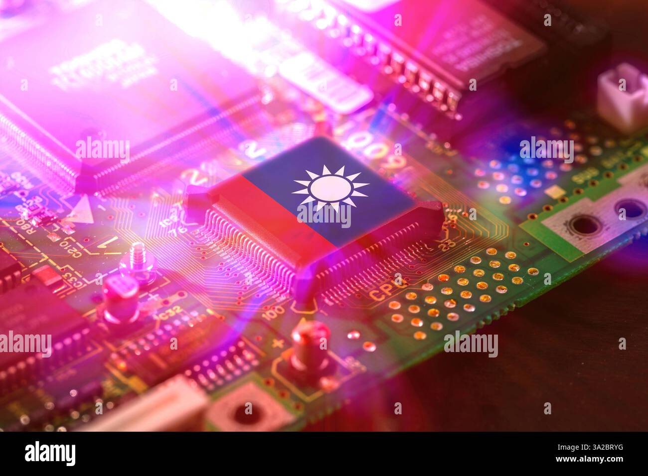 Drapeau Taiwan sur un processeur CPU. Concept de fabricant de puces taïwanais, puce GPU sur une carte mère. Banque D'Images