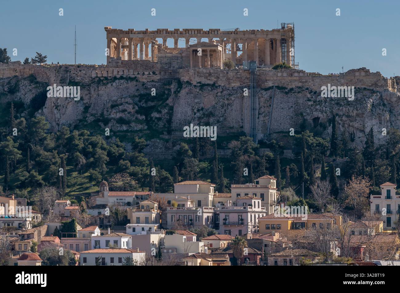 Le Parthénon et l'Acropole dominent la ville d'Athènes, en Grèce Banque D'Images