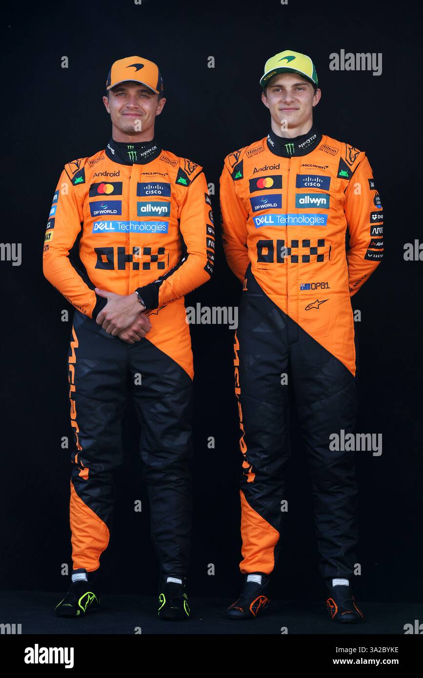 Melbourne, Australie. 13 mars 2025. (Gauche à droite) : Lando Norris (GBR) McLaren avec Oscar Piastri (AUS) McLaren. 13.03.2025. Formula 1 World Championship, Rd 1, Australian Grand Prix, Albert Park, Melbourne, Australie, jour de préparation. Le crédit photo devrait se lire : XPB/Alamy Live News. Banque D'Images