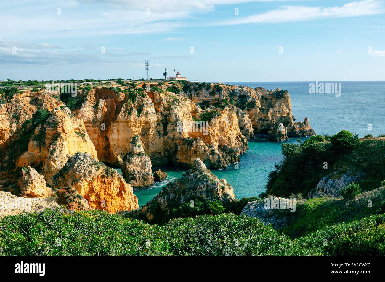 Vue sur la côte de l'Algarve autour de Ponta da Piedade à Lagos, Portugal Banque D'Images