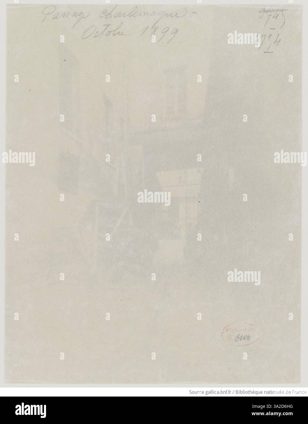 Eugène Atget capture le passage Charlemagne, un passage parisien historique, présentant son architecture et le design des passages d'octobre 1899. Banque D'Images