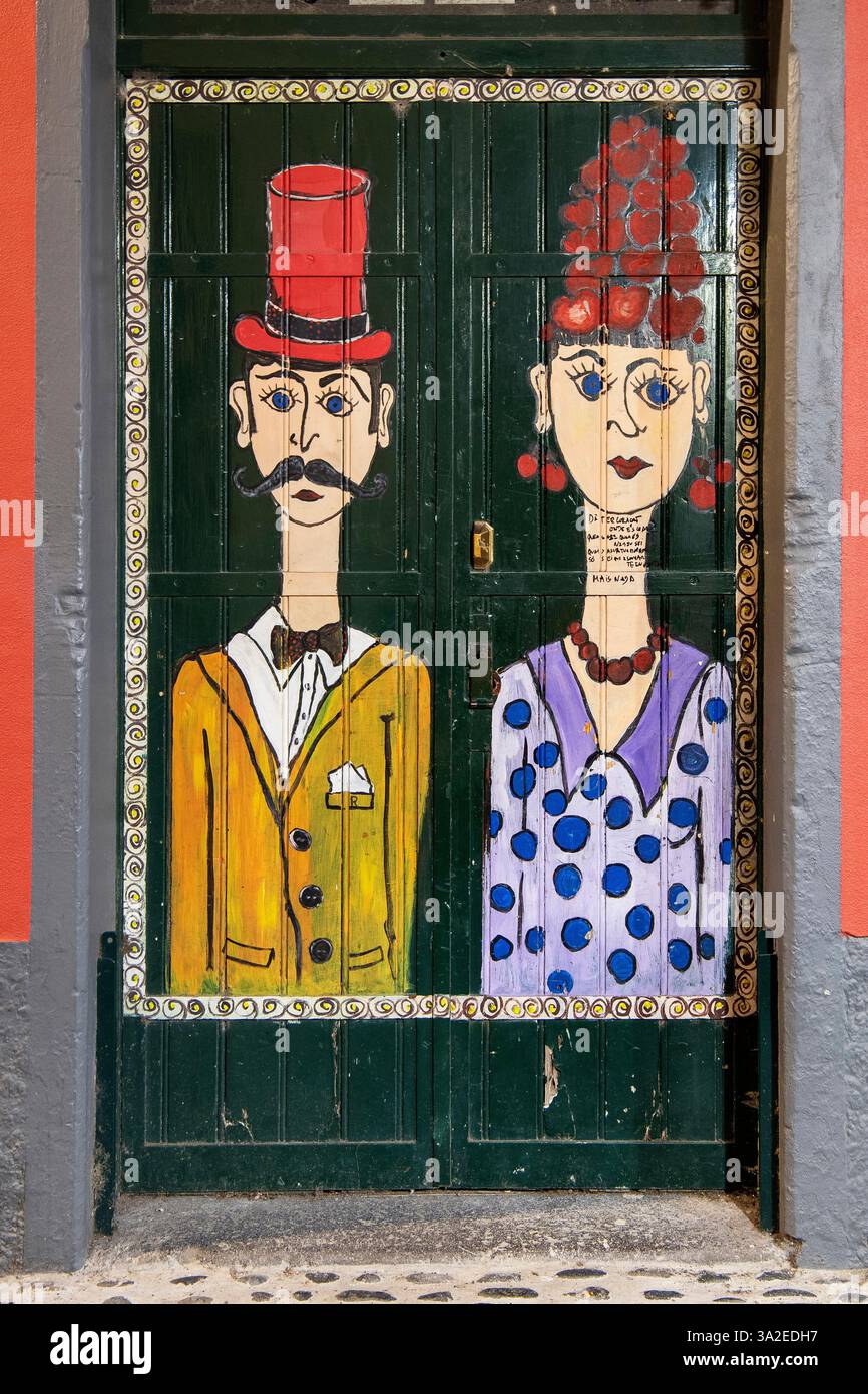 Porte colorée peinte à Rua de Santa Maria dans la vieille ville, projet d'art Arte de portas abertas, Portugal, Madère, Funchal Banque D'Images