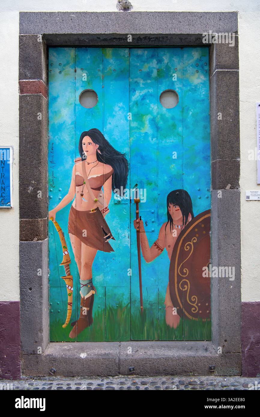 Porte colorée peinte à Rua de Santa Maria dans la vieille ville, projet d'art Arte de portas abertas, Portugal, Madère, Funchal Banque D'Images