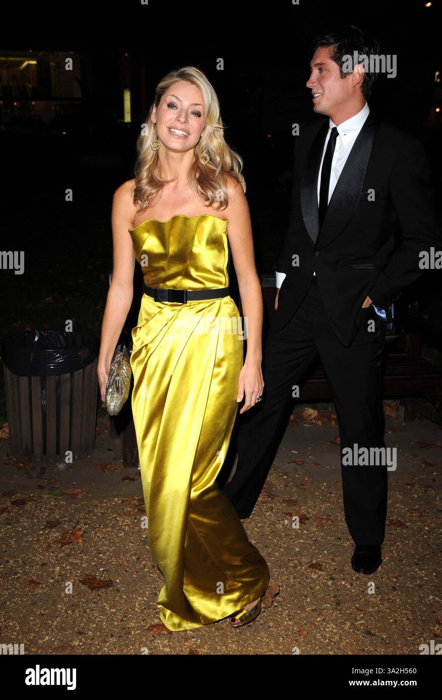 25 septembre 2008 - Londres - ©Mark Chilton/ .com 09-25-2008002349..TESS DALY ET VERNON KAYE..'fin du bal d'été à Berkeley Square 2008'-Arrivals-Berkeley Square, Londres, Royaume-Uni. CRÉDIT : - 2008.K59937(crédit image : © Globe photos/ZUMAPRESS.com) Banque D'Images