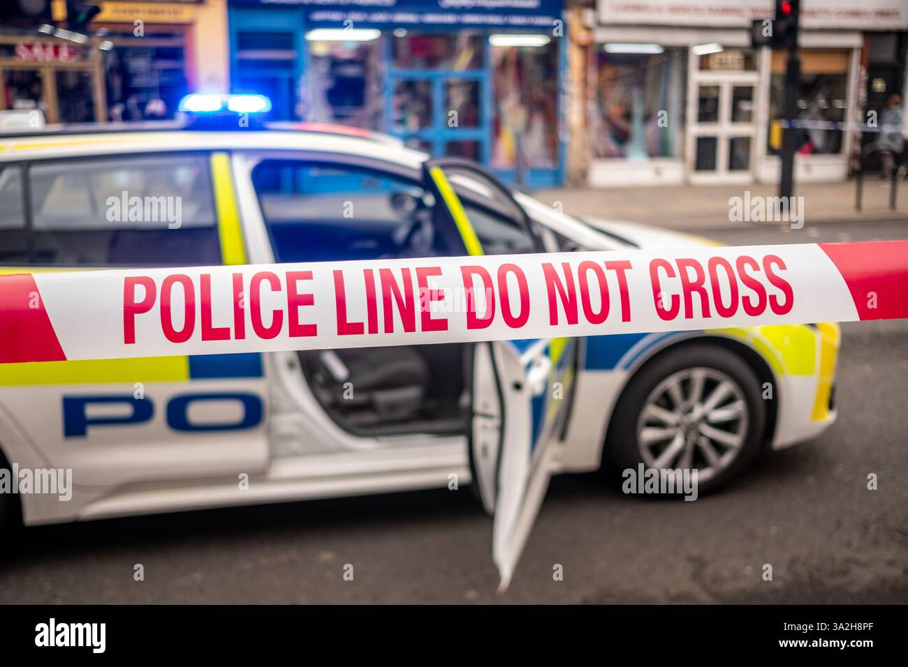 Enregistrement de police sur la scène d'un crime grave dans l'ouest de Londres- UK Banque D'Images