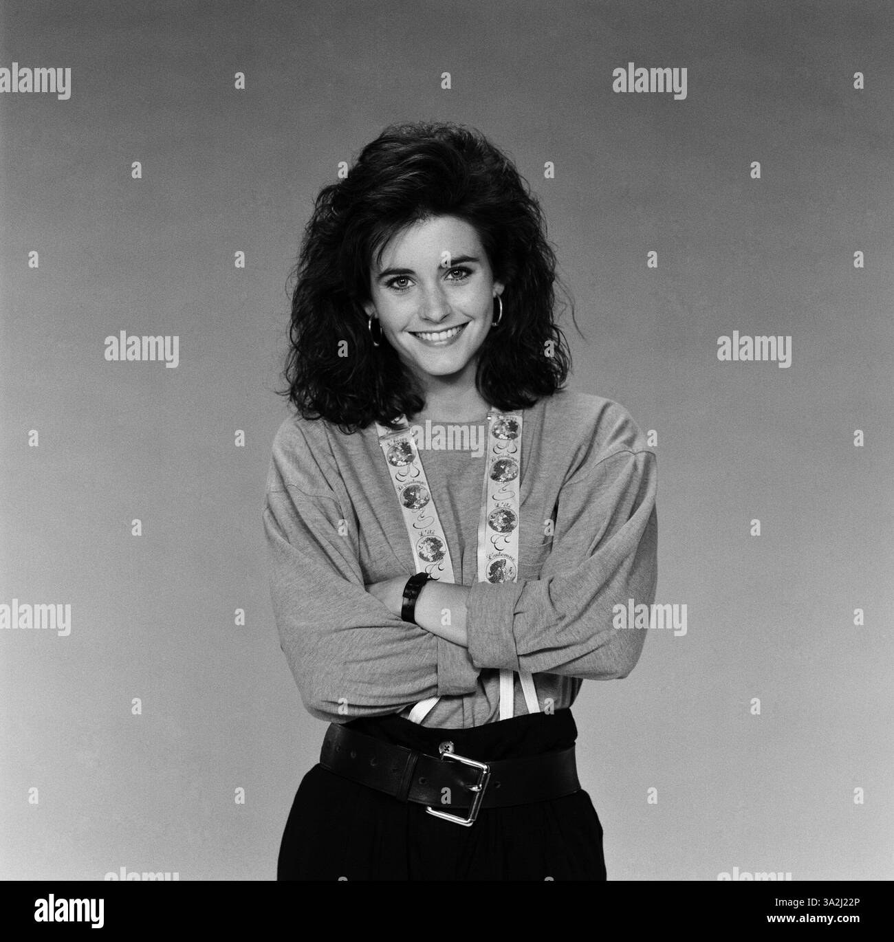 COURTENEY COX dans LES LIENS FAMILIAUX (1982), réalisé par SAM WEISMAN. Credit: PARAMOUNT TELEVISION / Album Banque D'Images