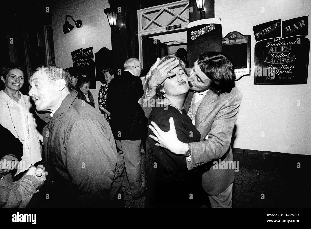 00-00-30 secondes du 31 décembre 1994 au 1er janvier 1995 bonne année au Bute Dock Hotel Banque D'Images