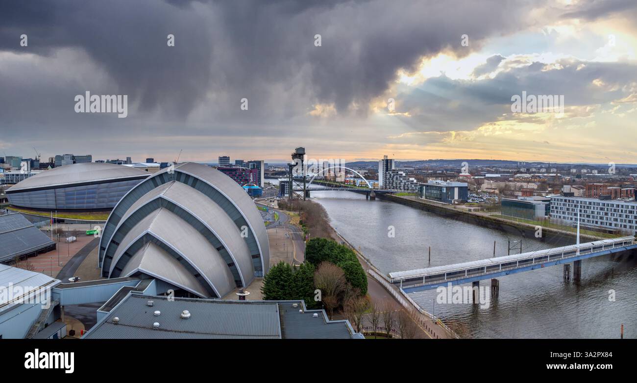 Vue sur le SEC Armadillo et l'OVO Hydro depuis le Crowne Plaza Hotel, River Clyde, Glasgow, Écosse, Royaume-Uni Banque D'Images