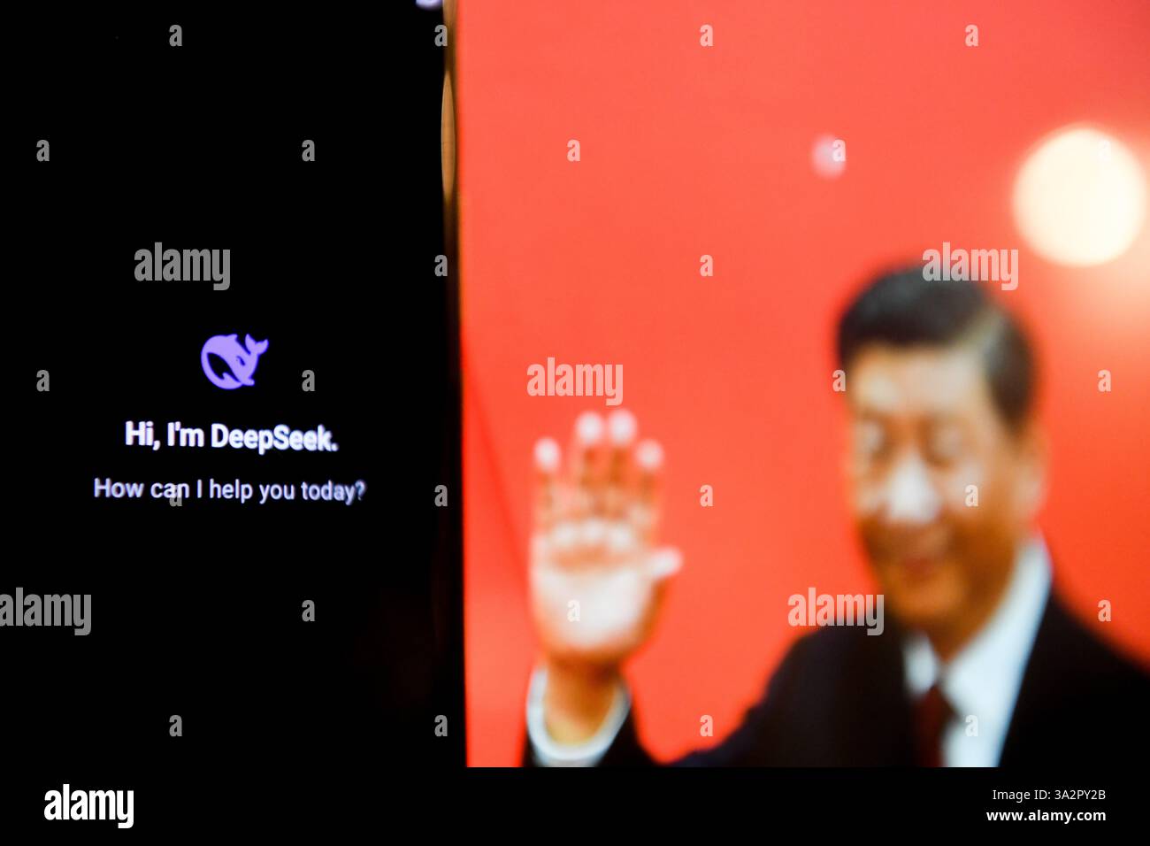 Dans cette illustration photo, le logo de l'intelligence artificielle Deepseek est affiché sur l'écran du smartphone avec le président de la République populaire de Chine Xi Jinping en arrière-plan. Banque D'Images