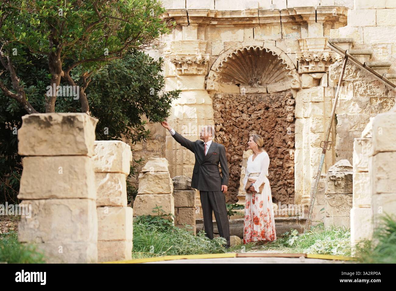 Le duc et la duchesse d'Édimbourg, lors d'une visite de Villa Guardamangia, à Pieta, accompagnés de représentants de Heritage Malta pour en savoir plus sur les travaux de restauration entrepris dans l'ancienne résidence de la défunte reine et de son mari le prince Philip, défunt duc d'Édimbourg, lorsqu'ils étaient un jeune couple marié, le troisième jour d'une tournée royale à Malte pour marquer le 60e anniversaire de son indépendance et célébrer le patrimoine commun du pays et la collaboration continue avec le Royaume-Uni. Date de la photo : mercredi 9 octobre 2024. Banque D'Images
