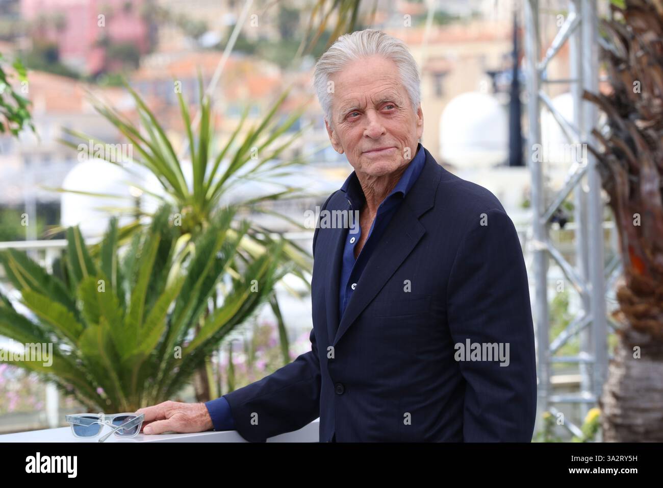 CANNES, FRANCE - 16 MAI : Michael Douglas assiste à une séance photo alors qu'il reçoit une Palme D'Or honoraire au 76e festival annuel du film de Cannes au Palais des Festivals le 16 mai 2023 à Cannes, France. CAP/GOL ©GOL/Capital Pictures Banque D'Images