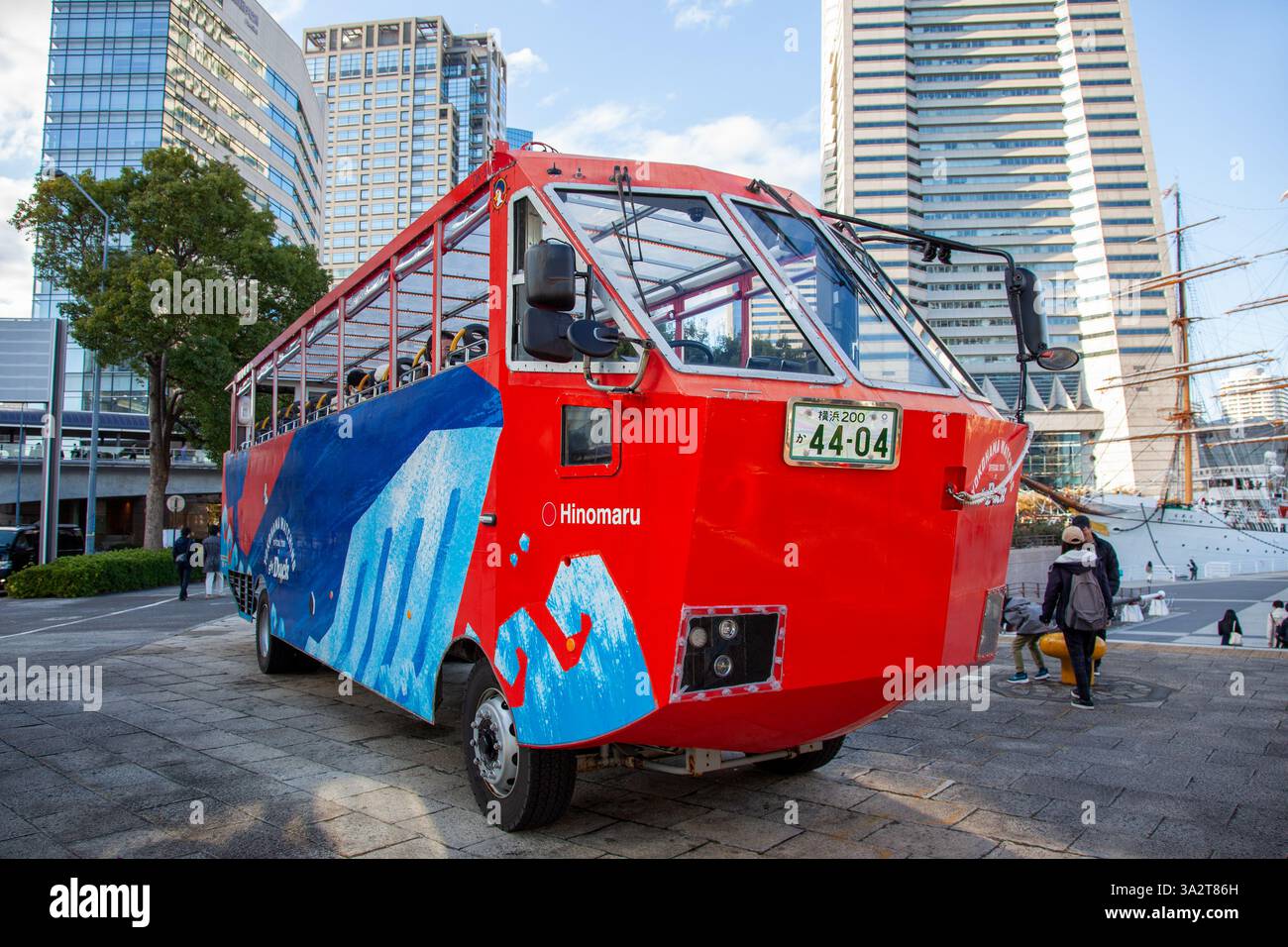 Le Yokohama Sky Duck, un véhicule amphibie qui tourne comme un bus sur terre et comme un bateau sur la mer avec une croisière portuaire à Yokohama. Banque D'Images