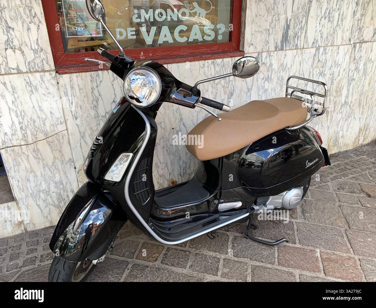 Carnaval de Tenerife Îles Canaries Espagne temps chaud gens ensoleillés heureux boisson amicale style de boisson tourisme touristes restaurant nourriture manger dehors Banque D'Images