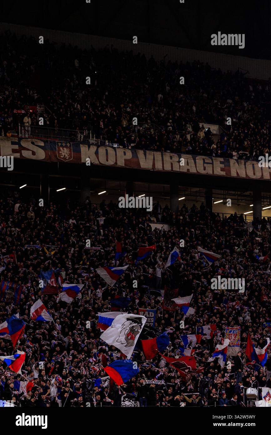 Lyon, France. 13 mars 2025. Lyon, France supporters de Lyon lors du match de l'UEFA Europa League entre l'Olympique Lyonnais et le Fotbal Club FCSB au Groupama Stadium de Lyon, France. (Pauline FIGUET/SPP) crédit : SPP Sport Press photo. /Alamy Live News Banque D'Images