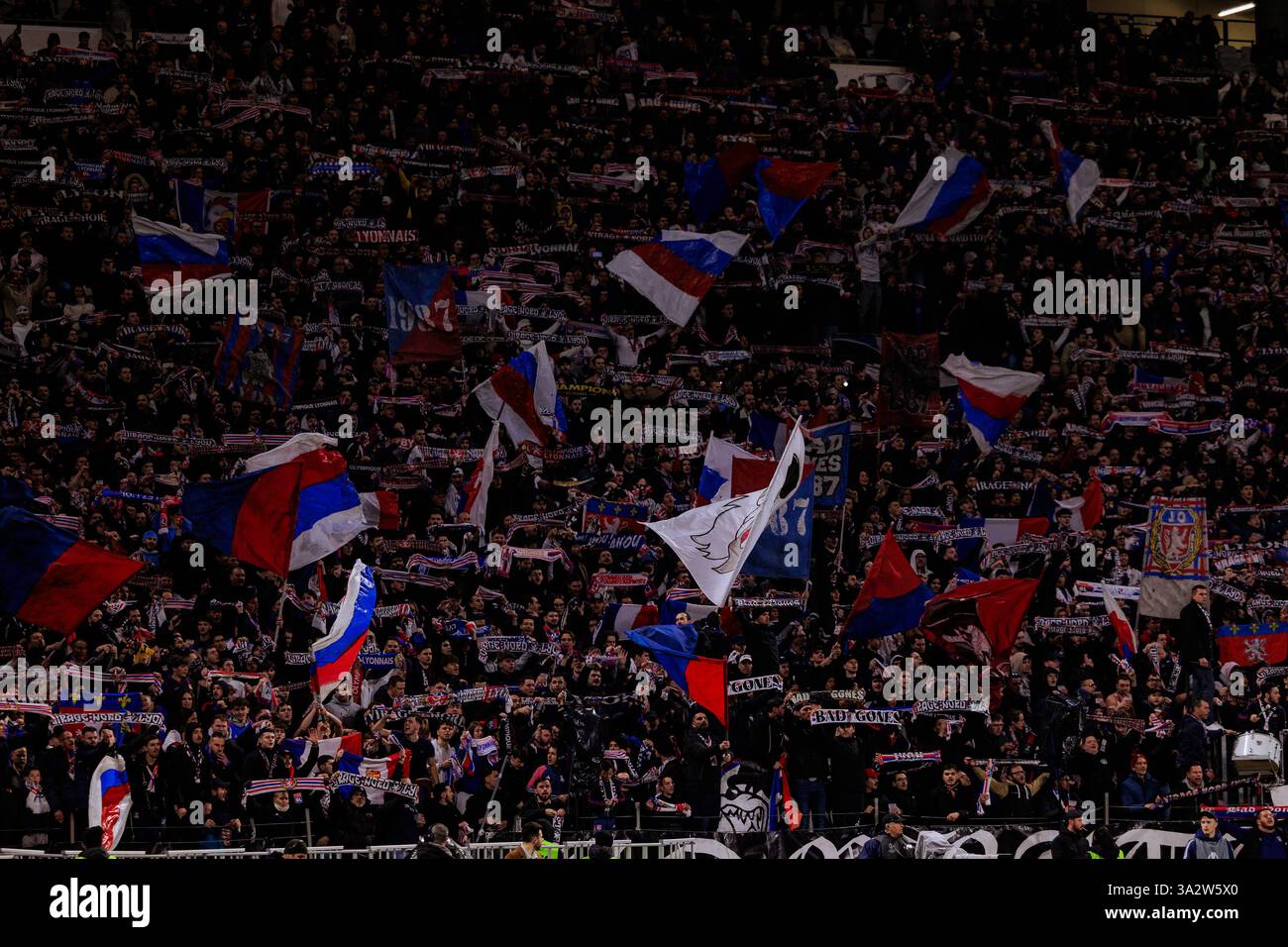 Lyon, France. 13 mars 2025. Lyon, France supporters de Lyon lors du match de l'UEFA Europa League entre l'Olympique Lyonnais et le Fotbal Club FCSB au Groupama Stadium de Lyon, France. (Pauline FIGUET/SPP) crédit : SPP Sport Press photo. /Alamy Live News Banque D'Images