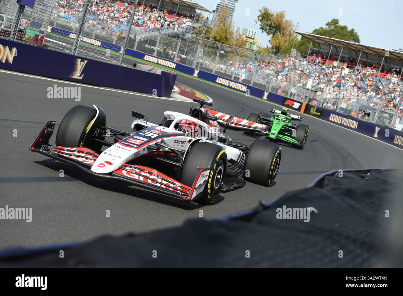 MELBOURNE, AUSTRALIE 14 mars 2025. Photo : Esteban Ocon (FRA) 31, pilote de formule 1 Haas, lors des essais libres 2 lors de la manche australienne du Championnat du monde de formule 1 2025. Karl Phillipson / Alamy Live News Banque D'Images